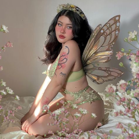 Fairy Core Photography, Fairy Pictures Aesthetic, Fairy Poses Photography, Fairy Faceclaim, Diy Fairy Photoshoot, Fairy Wings Photoshoot, Fairy Reference Photo, Outdoor Goddess Photoshoot, Fairy Studio Photoshoot