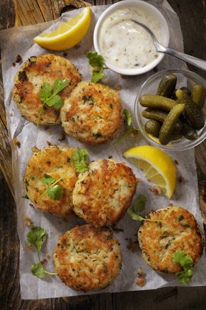 Check out what I found on the Paula Deen Network! Salmon Croquettes http://www.pauladeen.com/recipes/recipe_view/salmon_croquettes Salmon Croquettes Recipe, Croquettes Recipe, Salmon Croquettes, Salmon Patties Recipe, Garlic Butter Salmon, Pan Fried Salmon, Paula Deen Recipes, Fried Salmon, Salmon Cakes