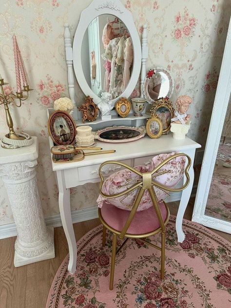 Dream Bedroom Inspiration, Girly Room, Pretty Room, Dreamy Room, Vintage Room, Girl Bedroom Decor, Dream Room Inspiration, Room Makeover Bedroom, Room Makeover Inspiration