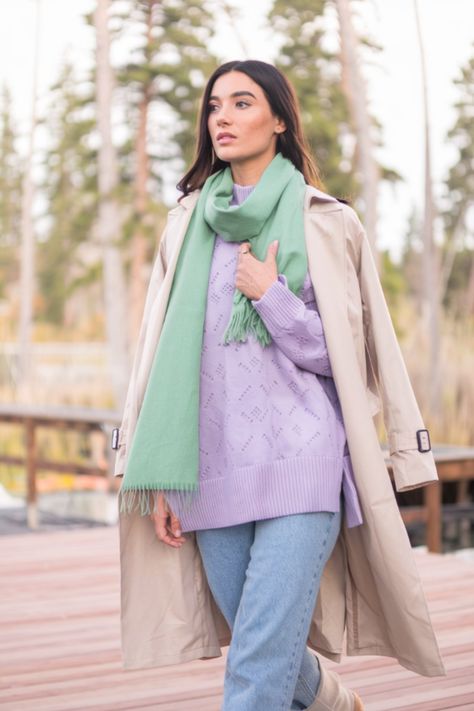 Embrace the soft hues of fall with this pastel outfit, featuring a cozy lavender sweater and mint green scarf. Paired with relaxed jeans and a light trench, this look is perfect for a comfortable yet stylish autumn day. Mint Sweater Outfit, Green Scarf Outfit, Mint Green Scarf, Mint Outfit, Mint Sweater, Lavender Sweater, Scarf Outfit, Pastel Outfit, Green Scarf