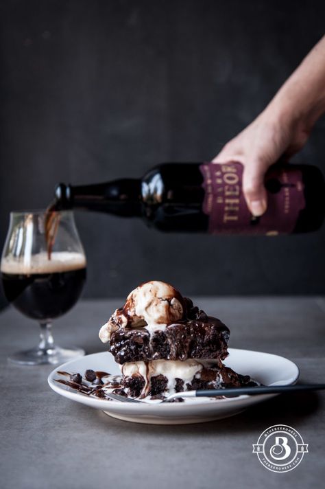 Ridiculous Chocolate Stout Brownie Sundaes (for two) - The Beeroness Brownie Sundae, Chocolate Bourbon, Cooking With Beer, Chocolate Chip Ice Cream, Pub Food, Cream Frosting, Beer Recipes, Köstliche Desserts, Desserts Recipes