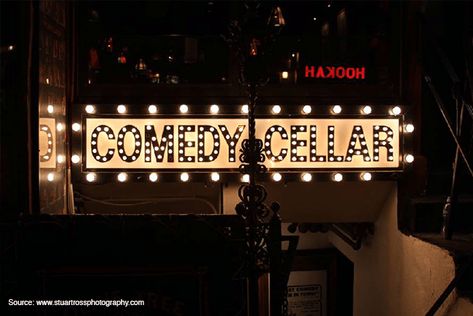 The city of New York besides being the capital of the world is also the capital of comedy, their great comedians and their magnificent shows have made the Big Apple win this title, that's why today we bring for you a totally different plan Nancy Drew Diaries, Comedy Cellar, Comedy Nights, Comedy Scenes, New York City Photos, Cellar Design, New York Tours, Disney Rides, Funny Feelings