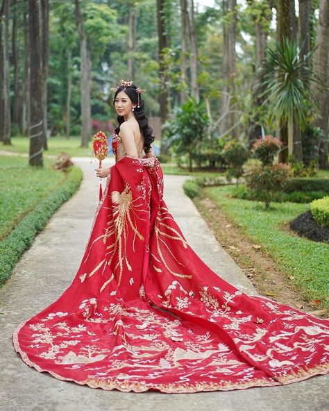 Wedding gown & Cheongsam (@alethea_official.id) • Instagram photos and videos The Color Red, Organza Dress, A Butterfly, Cheongsam, Chinese New Year, Wedding Gown, Red Color, Wedding Gowns, Wedding Dresses