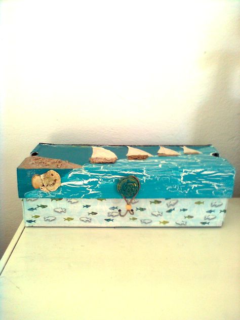 decorated shoe box by vistamare Beach Room, Shoes Box, Pretty Box, Decorated Shoes, Cardboard Crafts, Box Ideas, Painted Shoes, Shoe Box, Diy Gifts