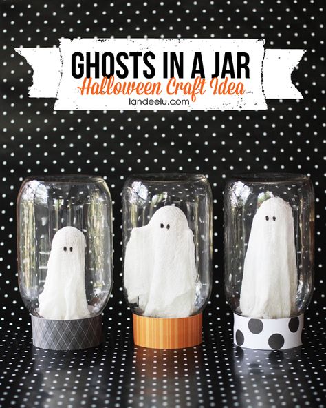 Halloween Mason Jars Diy, Ghost In A Jar, Halloween Ghost Craft, Halloween Jars, Halloween Mason Jars, Ghost Crafts, Easy Diy Halloween Decorations, Halloween Mantel, Adornos Halloween