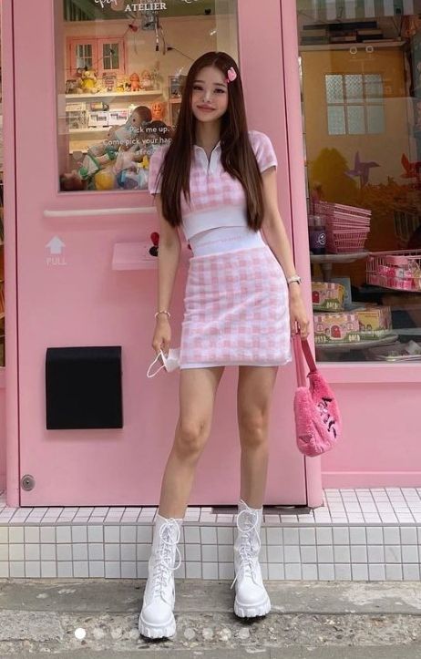 Barbie Bag, Song Ji A, Dear Zia, Throwback Photos, Song Jia, Pink Barbie, Korean Fashion Women, Prom Pictures, Kpop Fashion Outfits