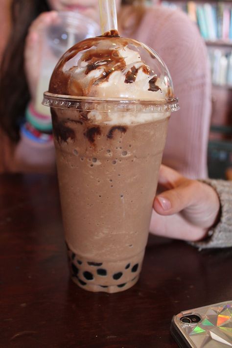 <3 Bubble Milk Tea, Sugary Drinks, Sweet Drinks, Smoothie Drinks, Food Diary, Frappe, Food Obsession, Bubble Tea, Yummy Drinks