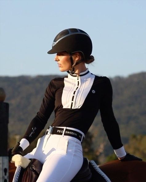 Royal Horse Riding Outfit, Horse Style Clothing, Rich Equestrian Aesthetic Outfits, Riding Outfit Equestrian Aesthetic, Western Equestrian Outfits, Dressage Outfit Riding Clothes, Equestrian Summer Outfits, Outfit Horse Riding, Equestrian Aesthetic Outfit