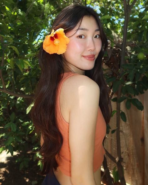 hi hibiscus 🌺🍧🫧 Hannah Cho, Hibiscus Hair, Portrait References, Yellow Hibiscus, Pretty Ppl, Shoot Ideas, Summer 2024, Hibiscus, Yellow