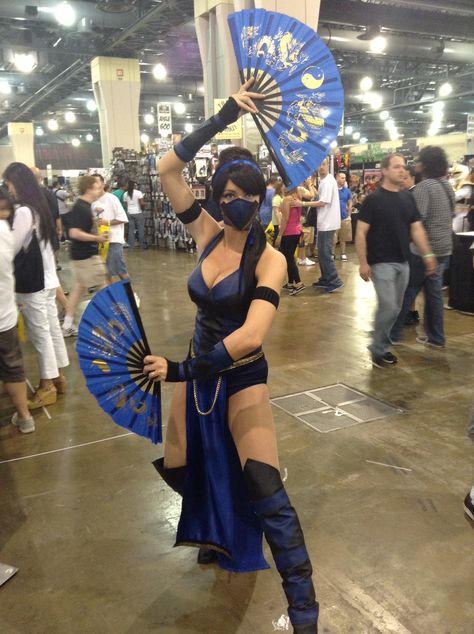 Kitana And Mileena Costume, Kitana Mortal Kombat Makeup, Kitana Costume, Kitana Mortal Kombat Cosplay, Kitana Fans, Kitana Costume Fans, Kitana Cosplay, Mortal Kombat Cosplay, Kitana Mortal Kombat