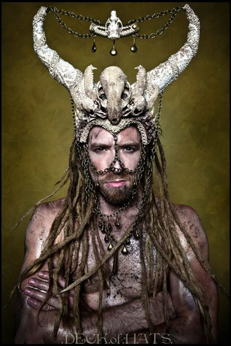 Crown of Bones... Skull and Horn Headdress with Earthy Texture Crown Of Bones, Horned Headdress, Horn Headdress, Post Apocalyptic Fashion, Apocalyptic Fashion, Costume Makeup, Post Apocalyptic, Larp, Costume Design