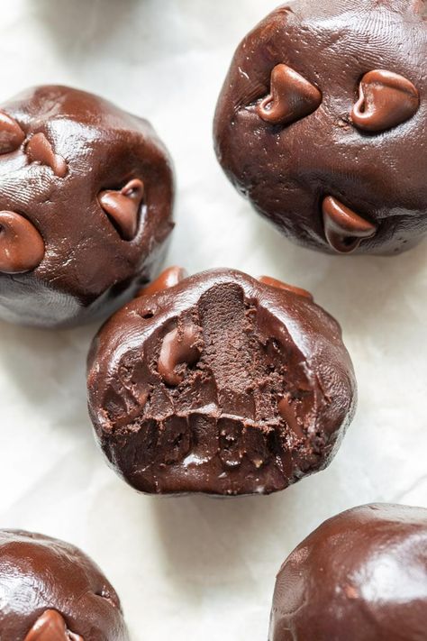 No Bake Brownie Bites, Chocolate Balls Recipe, 3 Ingredient Brownies, Brownie Balls, Brownie Vegan, Brownie Bites Recipe, 3 Ingredient Desserts, Healthy Brownies, Keto Sweets