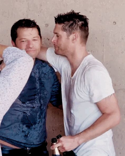 Supernatural Gifs, Jensen And Misha, Dean And Castiel, Supernatural Jensen, Supernatural Destiel, Winchester Boys, Supernatural Memes, Supernatural Dean, Odaiba