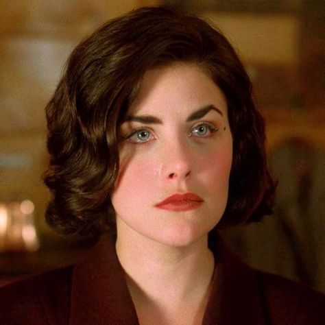 Sherilyn Fenn Twin Peaks, Audrey Twin Peaks, Twin Peeks, Twin Peaks Laura Palmer, Drag Inspiration, Lovely Aesthetic, Audrey Horne, Sherilyn Fenn, Laura Palmer