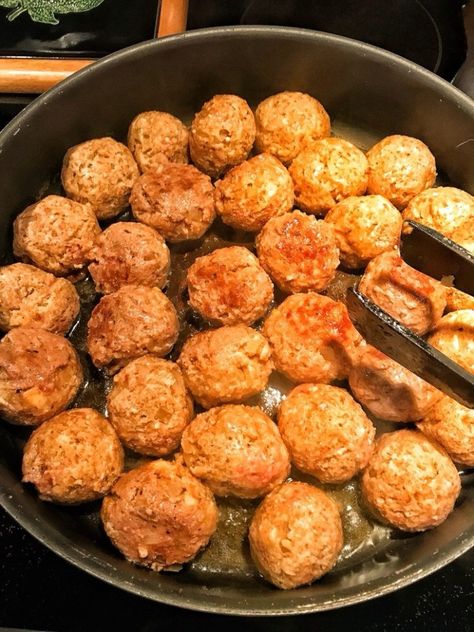 Meatballs - The Tipsy Housewife Weekend Recipe, Savory Meatballs, Meatball Recipes Easy, Easy Cupcake Recipes, Meatballs Easy, Dinner On A Budget, Homemade Meatballs, Pork Rinds, Ritz Crackers