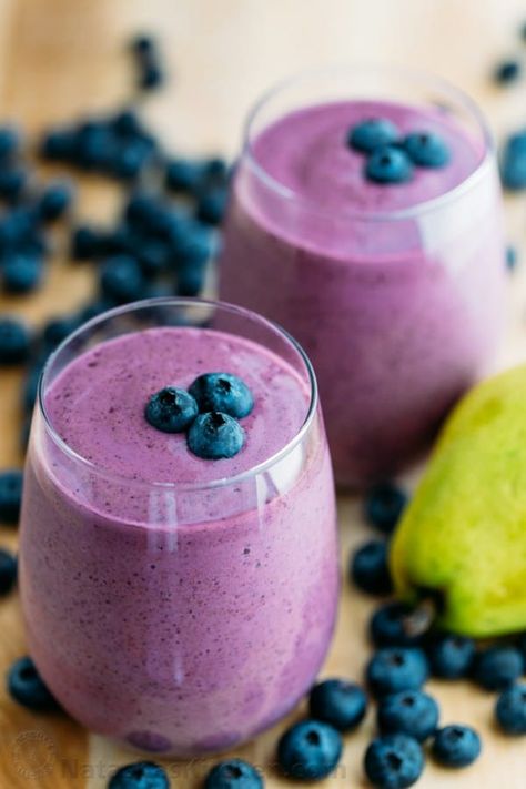 Blueberry Pear Smoothie Recipe - NatashasKitchen.com Pear Smoothie Recipes, Blueberry Benefits, Crunches Challenge, Thanksgiving Recipes Side Dishes Veggies, Holiday Appetizers Christmas, Golo Recipes, Thanksgiving Side Dishes Healthy, Blueberry Smoothie Recipe, Thanksgiving Food Sides