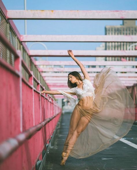 Street Ballet, Photo New York, Ballet Dance Photography, Famous Dancers, Art Ballet, Dance Photo Shoot, Dance Picture Poses, Dancer Photography, Dance Photography Poses