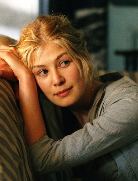 Rosamund Pike as Jane Bennet in Pride and Prejudice (2005). Jane Bennett, Jane Bennet, Pride & Prejudice Movie, Jane Austen Movies, Little Dorrit, Pride And Prejudice 2005, Jane Austen Novels, Fav Movie, Jane Austin