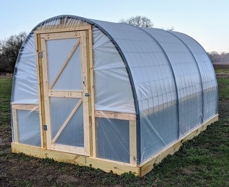 Greenhouse Hoop, Cattle Panel Greenhouse, Greenhouse Building, Homestead Diy, Simple Greenhouse, Pvc Greenhouse, Hoop House, Nails Tools, Diy Greenhouse Plans