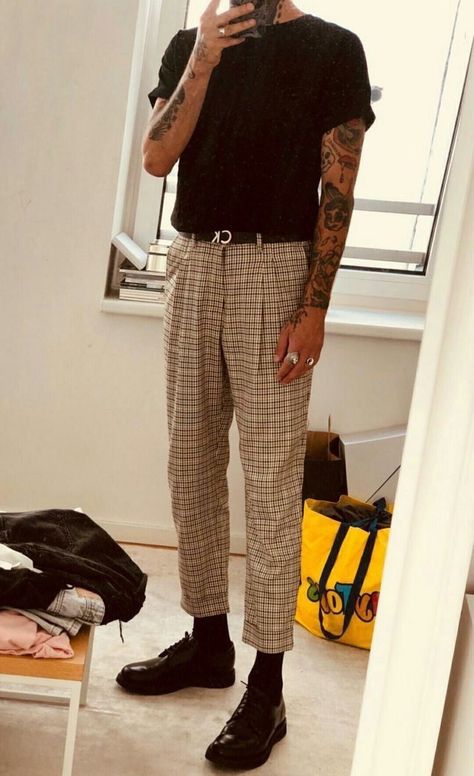 Black Tees, Plaid Trousers, Streetwear Mode, Tan Plaid, Black Dress Shoes, Streetwear Men Outfits, Fashion Mode, Mens Streetwear, Mens Street Style