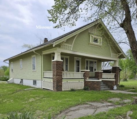 Circa 1930 Missouri Craftsman Bungalow Under $70K - Old Houses Under $100K Craftsman Bungalows Interior, 1920s Craftsman Bungalows, 1930 Bungalow, 1920 Bungalow, 1940s Bungalow, Bungalow House Floor Plans, 1920s Craftsman, 1930s Bungalow, Bungalow Interior