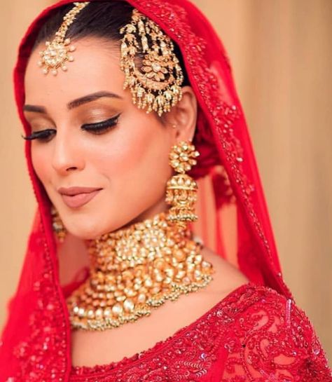 Iqra Aziz Bridal Look, Iqra Aziz Wedding Pics, Iqra Aziz Wedding, Bride Things, Bride Collection, Hair Style On Saree, Feroz Khan, Bridal Photography Poses, Iqra Aziz