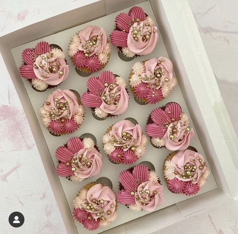 Cupcake Box Ideas, Pink Cc, Boxes Ideas, Baking Measurements, Birthday Cake With Flowers, Buttercream Cake Decorating, Cupcake Decoration, Cupcake Cake Designs, Buttercream Cupcakes