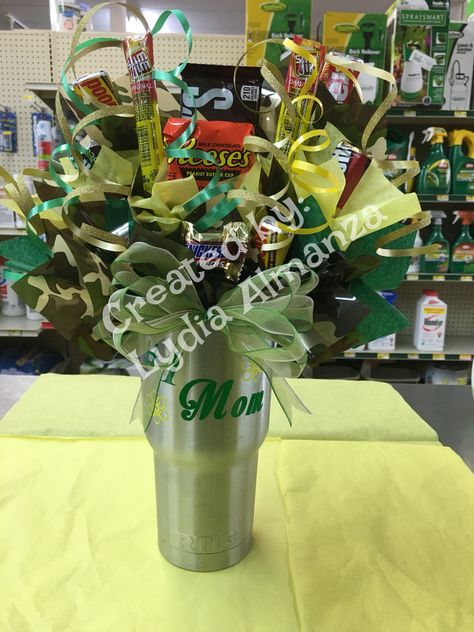 30 oz. RTIC tumbler candy bouquet with personalized vinyl decal. Tumbler Bouquet, Yeti Decals, Tumbler Decal, Candy Bouquet, Tumbler Gift, Vinyl Projects, Cricut Projects, Vinyl Decals, Tumbler