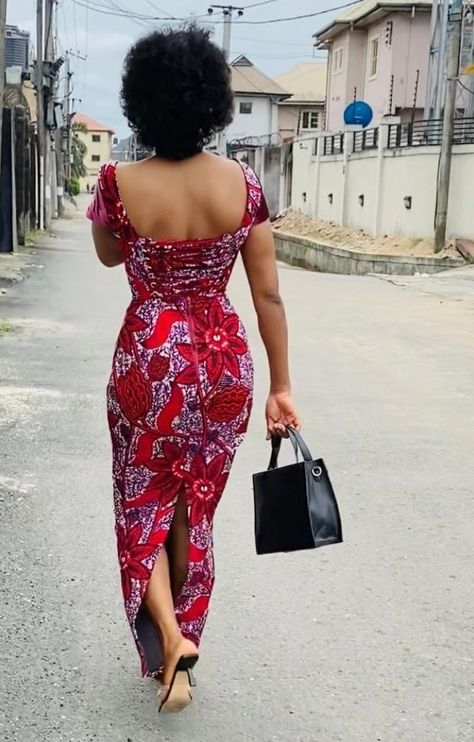 Corset with maximum comfort Kitenge Designs, Ankara Fashion, Ankara Style, Kitenge, African Print Fashion, Ankara Styles, African Attire, Wedding Dress Styles, Black Is Beautiful