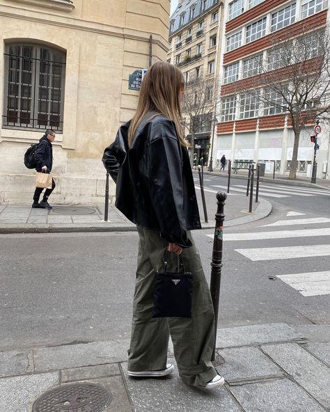 Cathrine Marie Urhammer (@cathrine_marie) • Instagram photos and videos Cargo Pants Outfit, Leather Jacket Outfits, Winter Fits, Fall Winter Outfits, Pants Outfit, Jacket Outfits, Autumn Winter Fashion, Cargo Pants, Winter Outfits