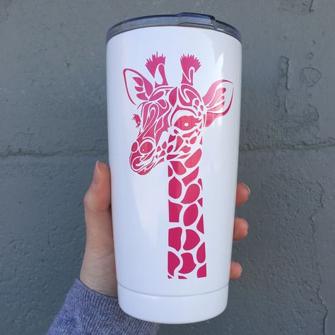 Pink Giraffe anybody!? Gloss white with hot pink vinyl. 💕💕💕 Animal Tumbler Ideas, Giraffe Tumbler Ideas, Giraffe Mugs, Custom Tumbler Cups Cheetah, Pink Leopard Tumbler, Custom Yeti, Pink Vinyl, Pink Giraffe, Soccer Coach