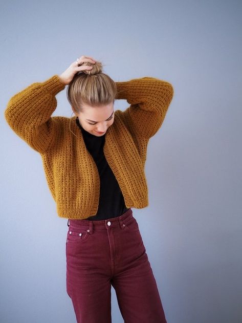 Poncho Pullover, Jack And Jones Jeans, Mode Crochet, Raglan Pullover, Yellow Jacket, Cool Jackets, Sweater Pattern, Knitting Inspiration, Looks Style