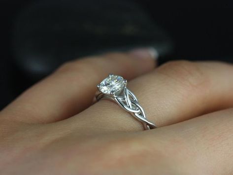 engagement celtic rings - Google Search Celtic Knot Engagement Ring, Round Solitaire Rings, Moissanite Engagement Ring Rose Gold, Celtic Love Knot, Celtic Engagement Rings, Rose Gold Engagement Ring Vintage, Simple Engagement, Wedding Rings Round, Antique Engagement Ring