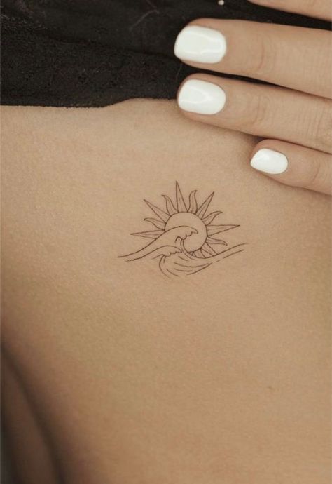 Hase Tattoos, Above Elbow Tattoo, Tattoo Sonne, Sun Tattoo Designs, Elbow Tattoos, Small Pretty Tattoos, Tattoos Geometric, Sun Tattoos, Discreet Tattoos