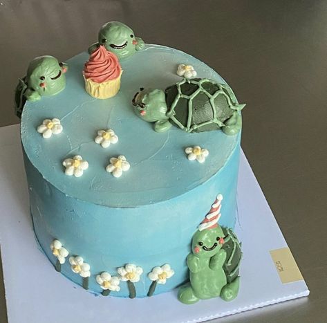 Turtle Bday Cake, Kawaii Frog Cake, Turtle Themed Cake, Turtle Shaped Food, Turtle Cake Birthday, Turtle Cake Design, Turtle Cake Ideas, Buttercream Animals, Turtle Cakes