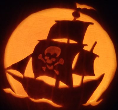 Pumpkin Carving Ideas Pirate, Pumpkin Carving Pirate, Pirates Of The Caribbean Pumpkin Carving, Pirate Ship Pumpkin Carving, Pirate Pumpkin Carving, Pumpkin Pirate, Coastal Pumpkins, Coastal Halloween, Diy Pumpkin Carving