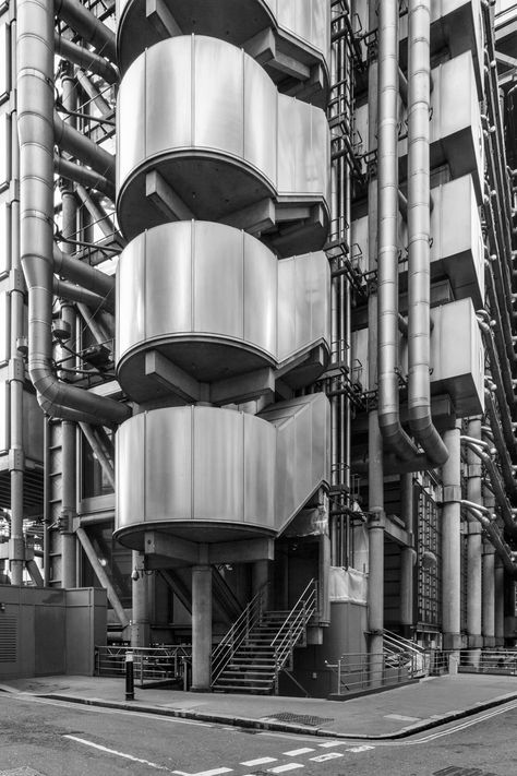 Simon Phipps on Twitter: "Lloyds Building, London, Richard Rogers Partnership. Engineers, Ove Arup & Partners (team leader Peter Rice), 1978-1986 Photo: Simon Phipps… https://t.co/GpLbVlNuPD" Richard Rogers, London Buildings, Brutalist Architecture, Team Leader, Brutalism, Office Building, Contemporary Architecture, 21st Century, Photo Printing