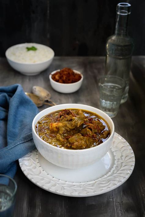 Winters are the best time to enjoy Saag gosht which is basically Mutton cooked with various greens. Very flavorful and delicious. Basundi Recipe, Saag Gosht, Dal Curry, Mini Hamburger, Sweet Bakes, Stovetop Pressure Cooker, Mini Hamburgers, Mutton Curry, Veg Curry