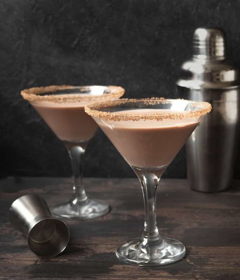 9 Delicious Chambord Cocktails Chambord Cocktails, Chocolate Martini Recipe, Alcoholic Drinks Recipes, Peanut Butter Whiskey, Chocolate Vodka, Whiskey Cup, Raspberry Mojito, Whiskey Cups, Strawberry Vodka