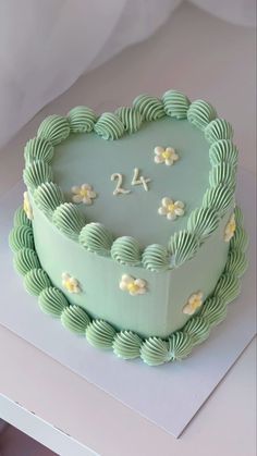 Comic Cake, Green Birthday Cakes, Amazing Cake Decorating, Rodjendanske Torte, Small Birthday Cakes, Vintage Birthday Cakes, Recipe Cake, Green Cake, Funny Birthday Cakes