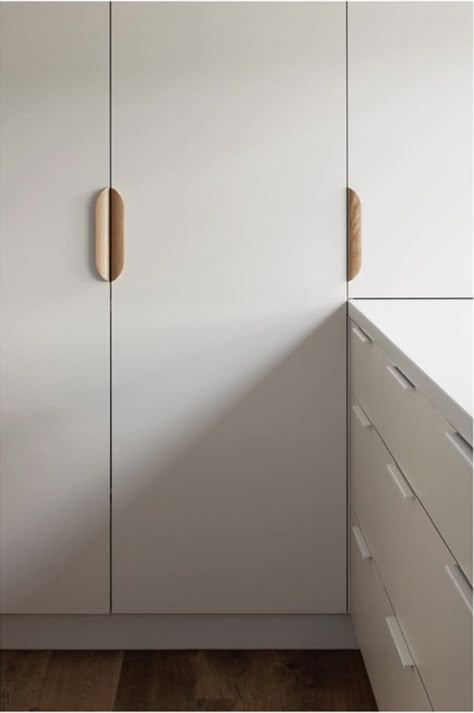 Elevate your Home with Beautiful Architectural Hardware Shallow Closet, Cjh Studio, Cabinet Detail, Placard Design, Ikea Units, Closet Door Handles, Cabinetry Hardware, Wardrobe Door Designs, Est Living