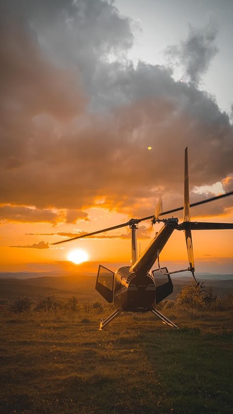 Helicopter Aesthetic, Helicopter Wallpaper, Helicopter Concept, Robinson Helicopter, Special Forces Logo, Air Birds, Sunset Iphone Wallpaper, Helicopter Plane, Bell Helicopter