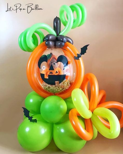 Grab And Go Balloons, Halloween Balloon Display, Halloween Bobo Balloon Ideas, Kids Halloween Tablescape, Halloween Balloon Gift Ideas, Halloween Balloon Tower, Halloween Balloon Arrangements, Halloween Balloon Bouquet, Halloween Bobo Balloons