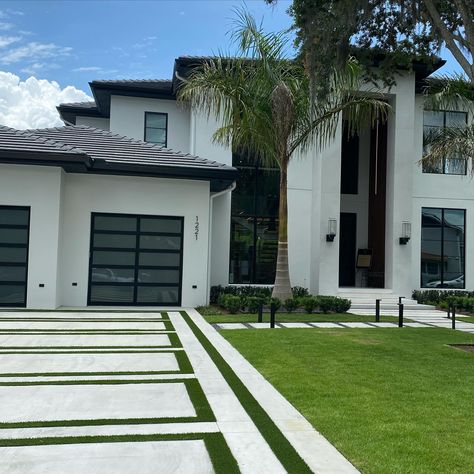 New home on the market ✨ rare opportunity in Winter Park, FL ✨ Take the tour ⭐️📸 @homesbythesun . . . #floridahomes #hometours #modern #realestate #orlando 1 Story Mansion, Luxury House Exterior, Dream Decorations, Modern Mansion Interior, Orlando Homes, La Beach, Luxury Homes Exterior, House Florida, Luxury Houses Mansions