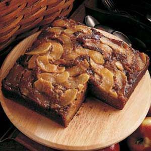 Gingerbread Cake Recipe, Caramel Apples Recipe, Gingerbread Recipe, Gingerbread Cake, Köstliche Desserts, Upside Down Cake, Piece Of Cake, Moist Cakes, Cooking Light