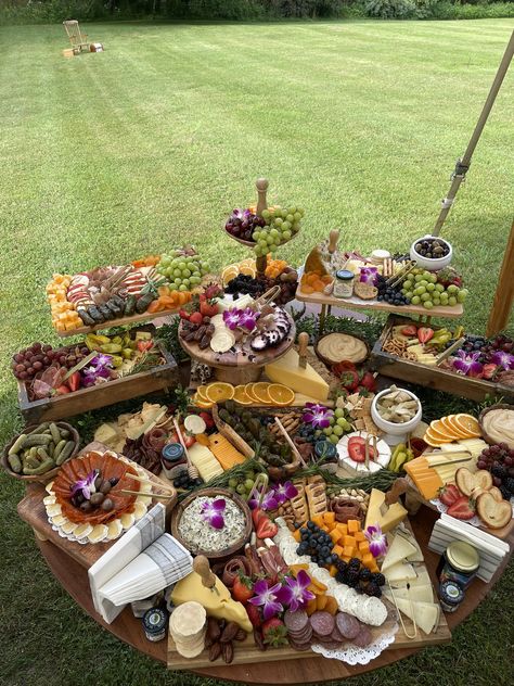 Charcuterie Table, Charcuterie Board Wedding, Decoration Buffet, Food Buffet, Catering Display, Party Food Buffet, Charcuterie Inspiration, Grazing Table, Charcuterie Cheese