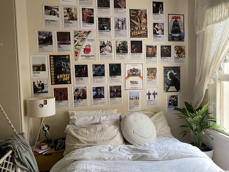 Posters Arrangement On Wall, Room Ideas Movie Posters, Poster Wall Arrangement, Bedroom Movie Posters Wall Ideas, Bedroom Ideas Movie Posters, Movie Posters On Wall Bedroom Aesthetic, Poster Arrangement, Movie Bedroom Aesthetic, Movie Posters On Wall Bedroom