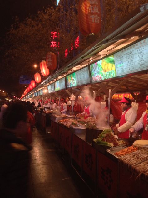 Amazing Wanfujing road food market. Beijing, China http://www.lonelyplanet.com/china/beijing/restaurants/street-food-hawkers/donghuamen-night-market Beijing Street Food, Chinese Night Market, Chinese Market Aesthetic, China Night Aesthetic, Food Market Aesthetic, Night Market Aesthetic, China Street Food, Food Market Stall, Asian Night Market