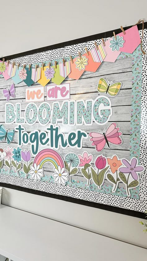 Instagram Preschool Theme Room Ideas, Kindness Theme Classroom, Preschool Room Decor Diy, Elementary Classroom Board Ideas, Class Ideas Decoration, Preschool Themed Classroom, Cute Pre K Classroom Themes, Inspirational Bulletin Boards Elementary, Better Together Classroom Theme