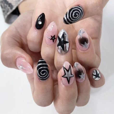 Nails Y2k Black, Nail Art Y2k, Art Y2k, Nails Y2k, Hippie Nails, Punk Nails, Goth Nails, Grunge Nails, Pretty Gel Nails